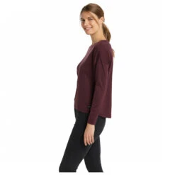 Stoic Women's Merino180 MMXX.Linköping L/S - Merino Shirt 11 Stoic Women's Merino180 MMXX.Linköping L/S - Merino Shirt -Sports Outdoor stoic womens merino180 mmxxlinkoeping l s merino shirt detail 5